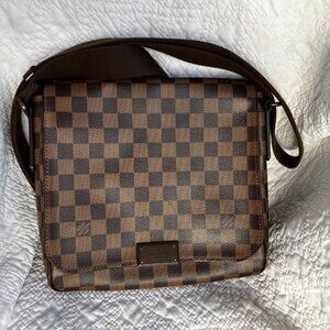 Louis Vuitton Messenger Bag /  Damier Ebene District PM